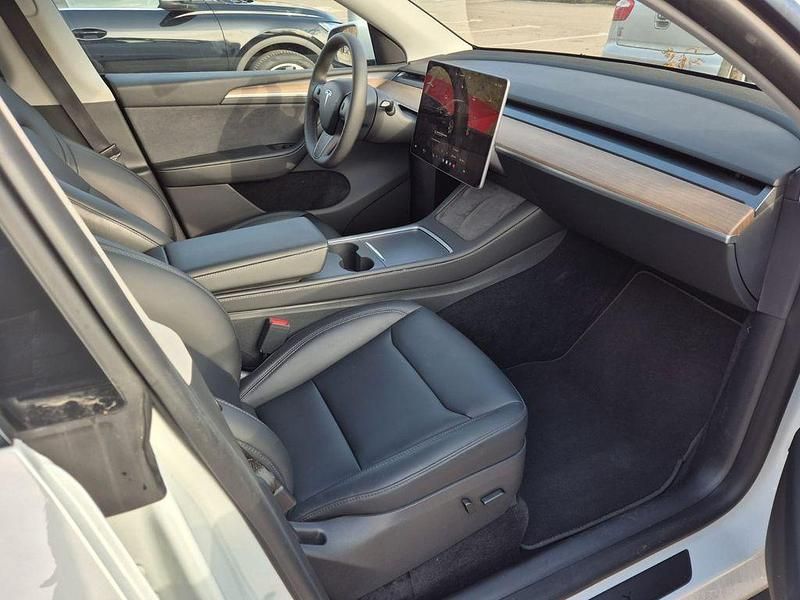 Weiß Gebraucht 2023 Tesla Model Y SUV | 34.990 € (Guter Preis) - Bild 1/4