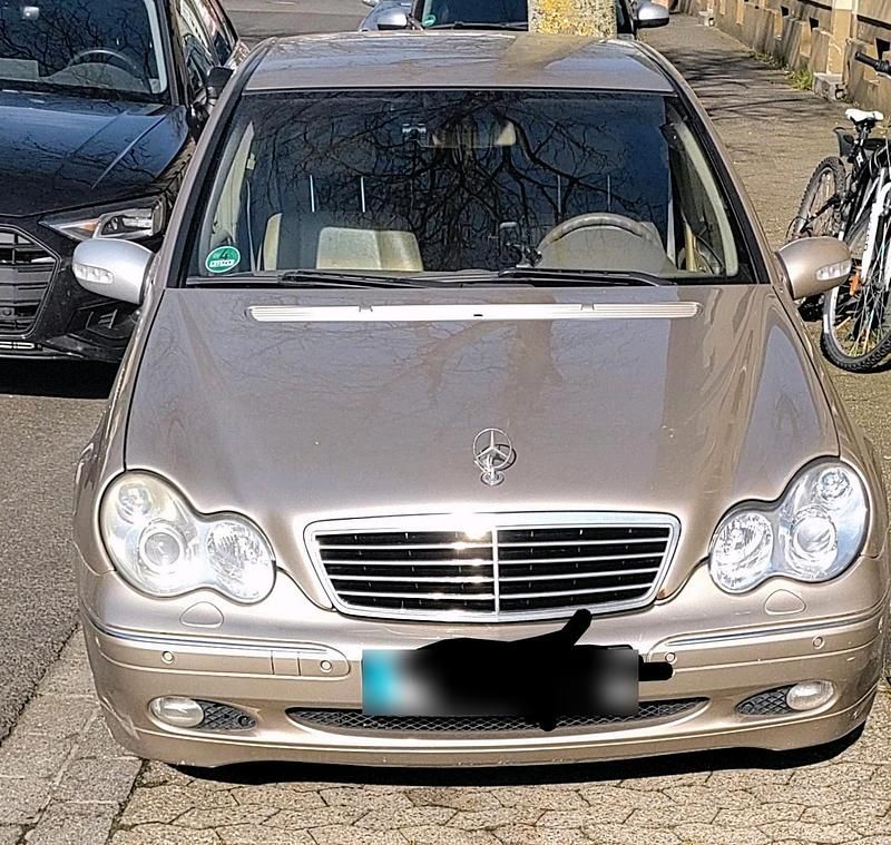 Gebraucht Mercedes C320 218 PS (160 kW) 2003 Gold Limousine