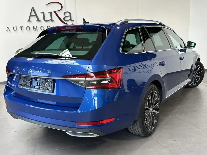 Gebraucht Skoda Superb LAURIN & KLEMENT 200 PS (147 kW) 2023 Nightfire blau Kombi