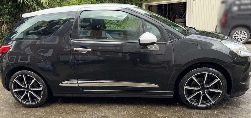 Schwarz Gebraucht 2012 Citroën DS3 Chic Limousine | 3.995 € (Guter Preis) - Bild 1/4