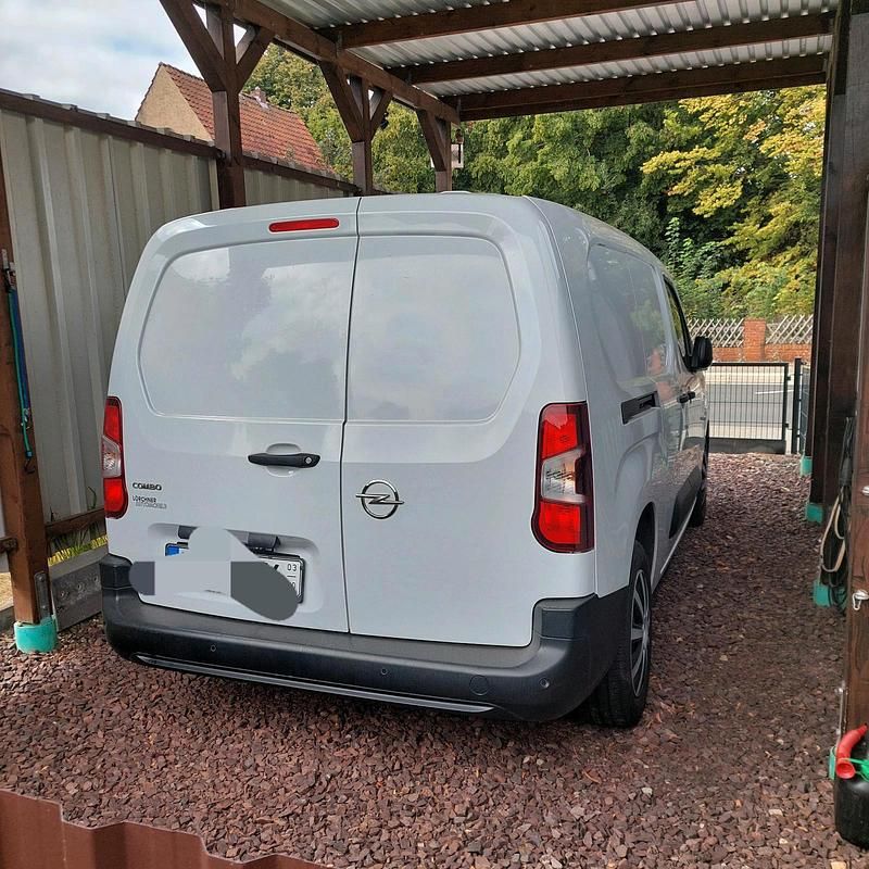 Gebraucht Opel Combo 102 PS (75 kW) 2024 Weiß Van