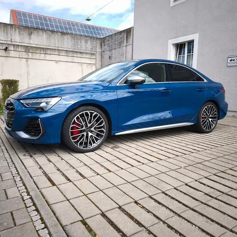 Gebraucht Audi S3 Ambiente 333 PS (244 kW) 2024 Blau Limousine