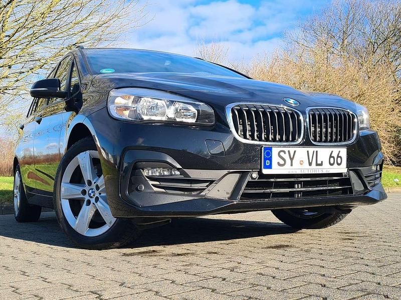 Schwarz Gebraucht 2018 BMW 218 Gran Tourer Van / Kleinbus | 11.700 € (Guter Preis) - Bild 1/4