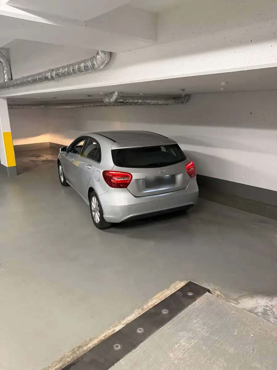 Gebraucht Mercedes A180 122 PS (89 kW) 2016 Silber Kleinwagen