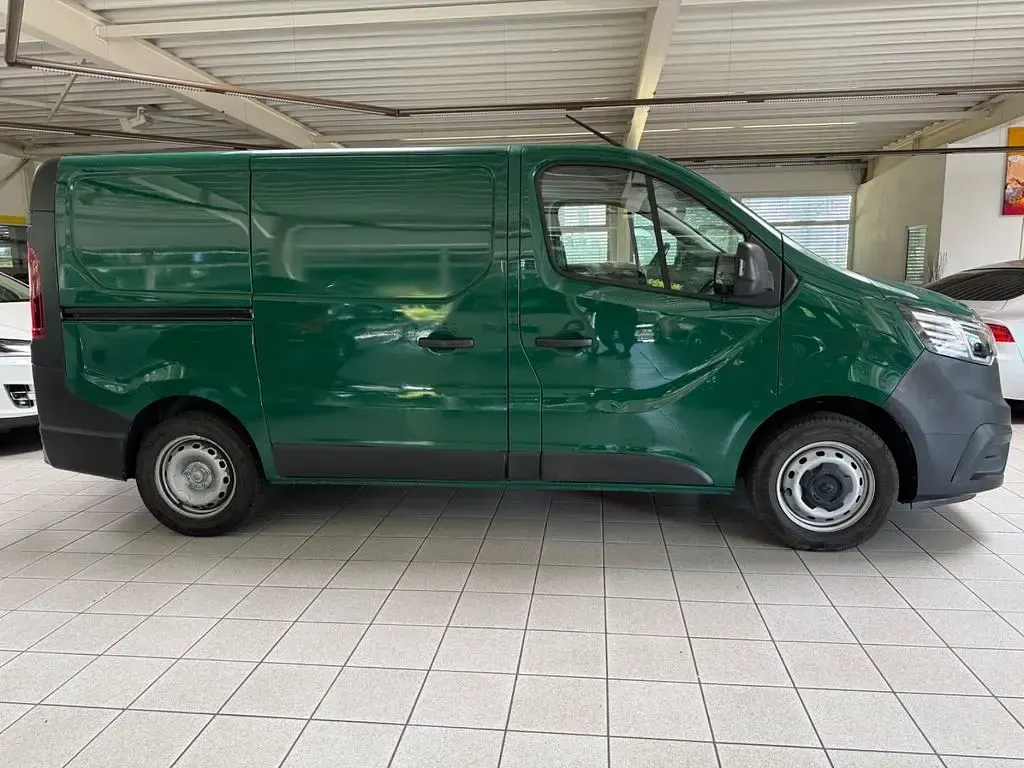 Gebraucht Renault Trafic Komfort 131 PS (96 kW) 2023 Grün Van / Kleinbus