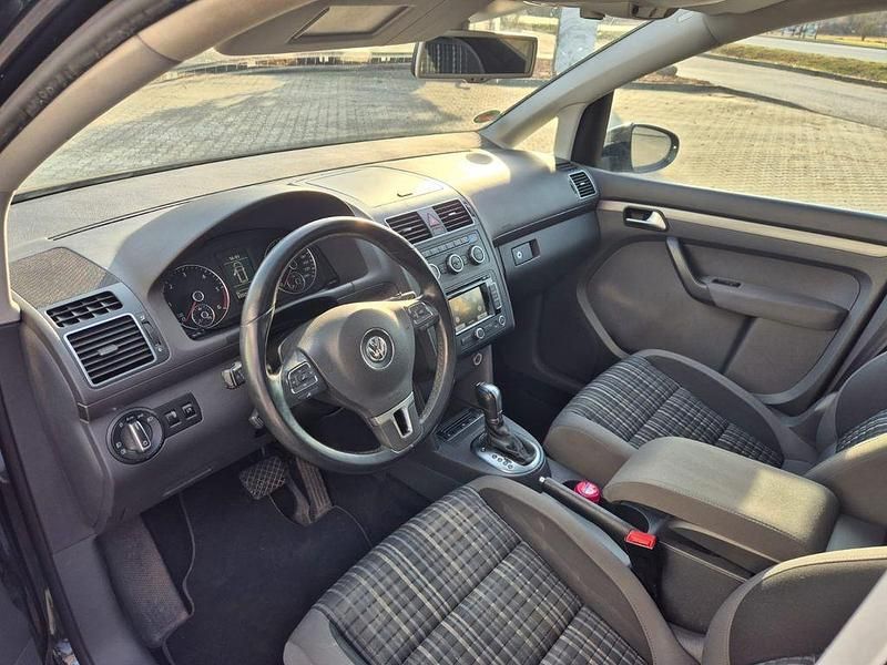 Gebraucht VW Touran Cross 140 PS (102 kW) 2013 Schwarz Van / Kleinbus