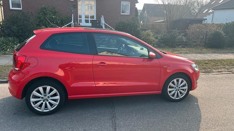Gebraucht VW Polo Life 90 PS (66 kW) 2013 Rot Kleinwagen