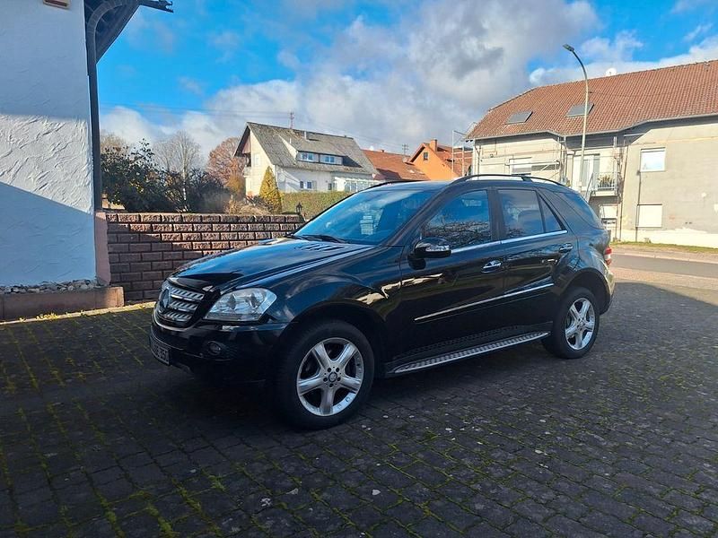 Schwarz Gebraucht 2008 Mercedes ML320 SUV | 9.750 € (Teuer) - Bild 1/4