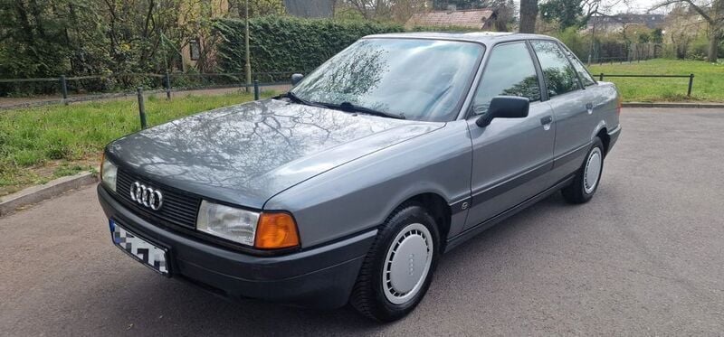 Grau Gebraucht 1991 Audi 80 Limousine | 2.499 € - Bild 1/4