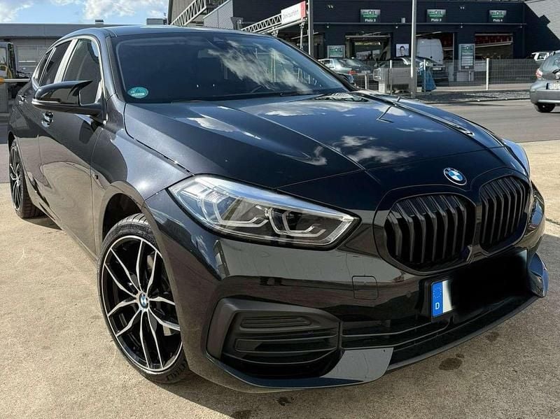Schwarz Gebraucht 2022 BMW 118 Advantage Kleinwagen | 23.750 € (Fairer Preis) - Bild 1/4