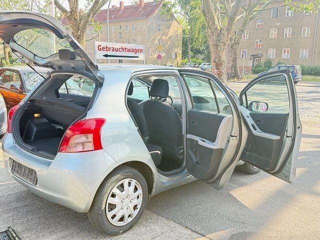 Gebraucht Toyota Yaris Sol 87 PS (63 kW) 2006 Silber Limousine