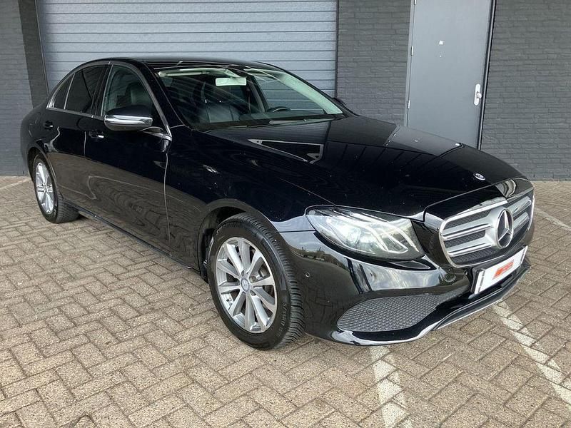 Schwarz Gebraucht 2016 Mercedes E200 Limousine | 13.200 € (Superpreis) - Bild 1/4