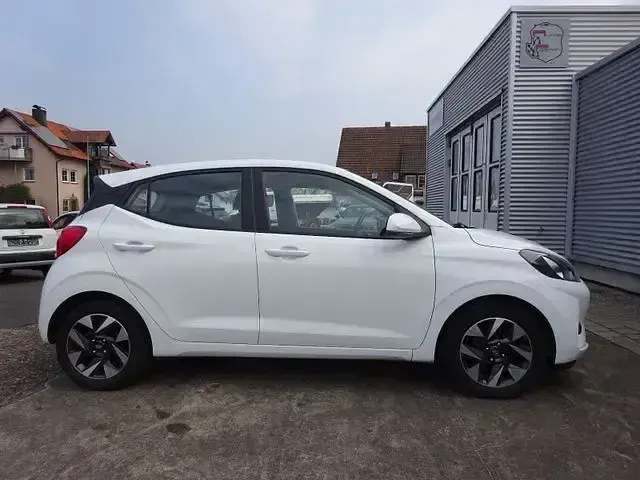 Usata Hyundai i10 Trend 67 CV (49 kW) 2022 Bianco Utilitaria