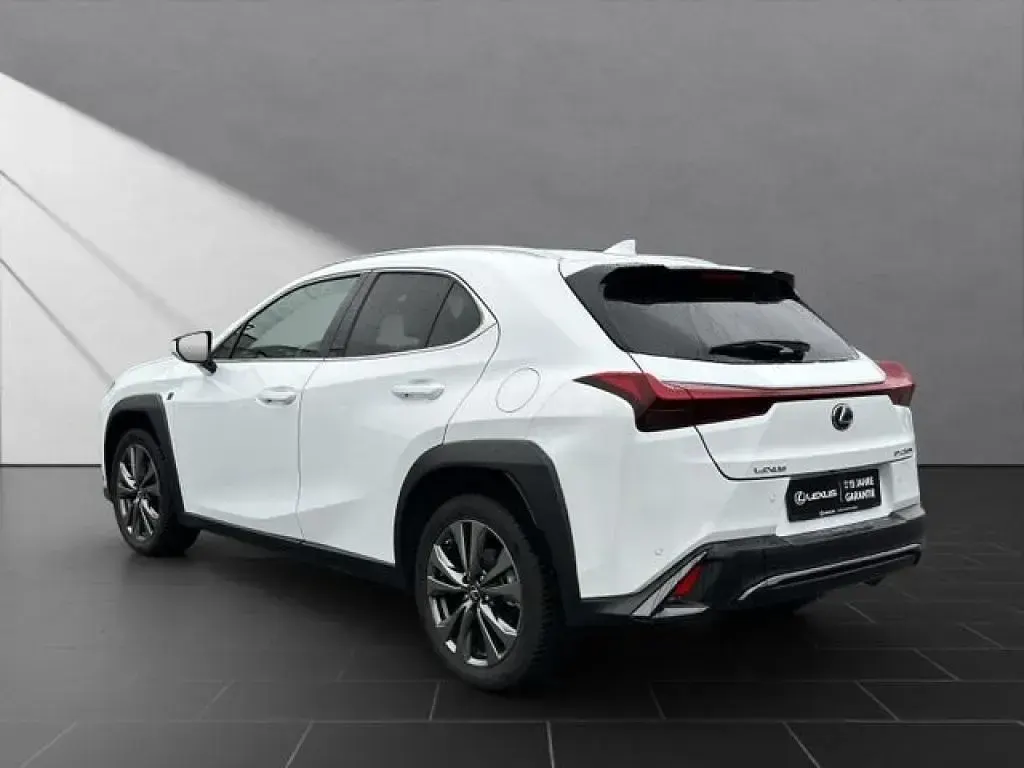 Begagnad Lexus UX 184 HK (135 kW) 2023 Vit SUV