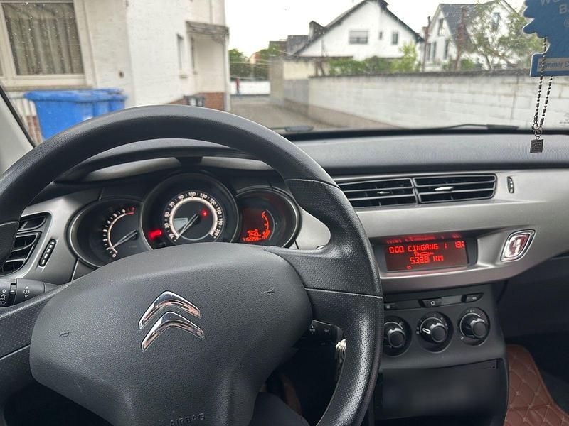 Gebraucht Citroën C3 Attraction 68 PS (50 kW) 2013 Weiß Limousine