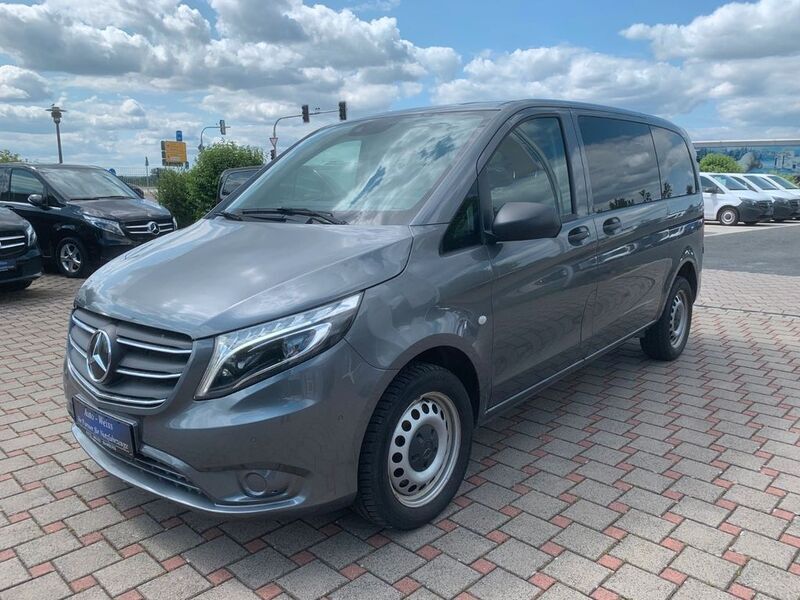 Grau Gebraucht 2022 Mercedes Vito Van / Kleinbus | 29.000 € - Bild 1/4