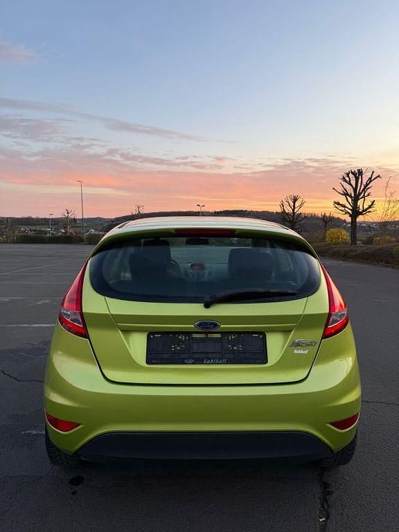 Gebraucht Ford Fiesta Trend 60 PS (44 kW) 2010 Grün Kleinwagen