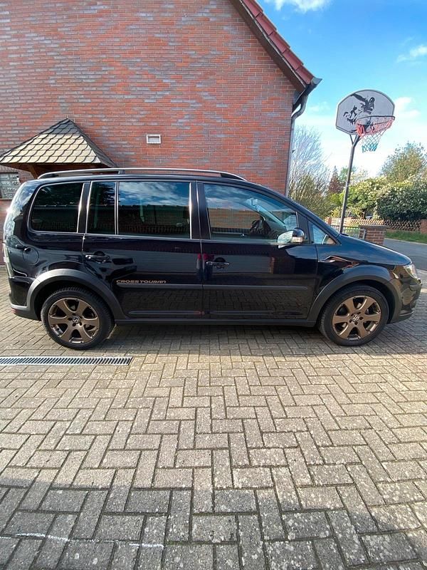 Schwarz Gebraucht 2007 VW Touran Cross Van / Kleinbus | 3.999 € (Teuer) - Bild 1/4