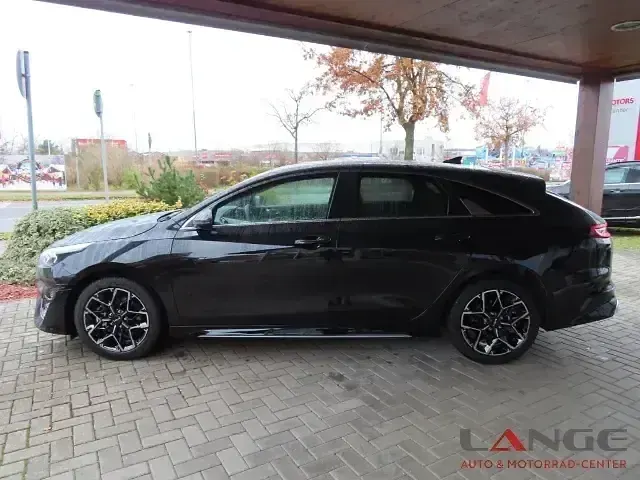Używany Kia ProCeed 140 KM (102 kW) 2024 Czarny Hatchback
