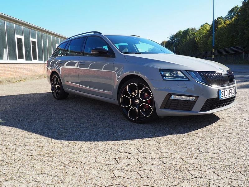 Grau Gebraucht 2020 Skoda Octavia RS Kombi | 24.700 € (Fairer Preis) - Bild 1/4