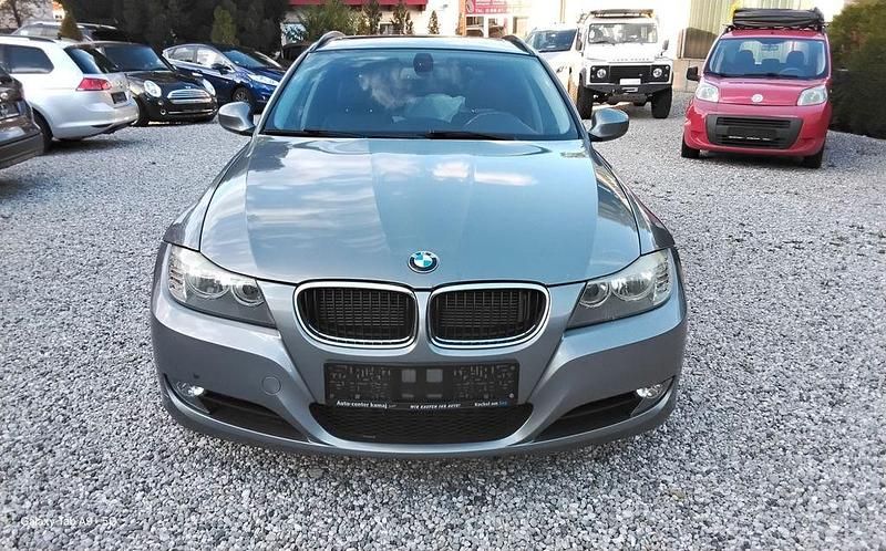 Grau Gebraucht 2010 BMW 320 Sport Line Kombi | 3.490 € (Superpreis) - Bild 1/4