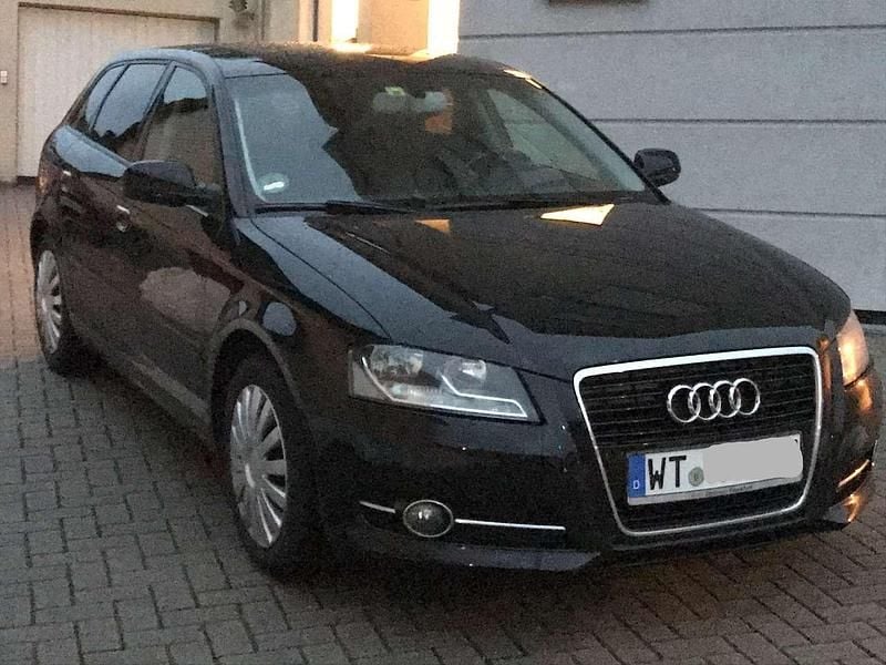Schwarz Gebraucht 2012 Audi A3 Ambiente Limousine | 3.400 € (Superpreis) - Bild 1/4