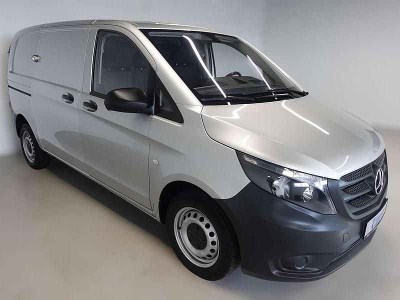 Gebraucht Mercedes Vito 114 PS (83 kW) 2017 Brillantsilber metallic Van