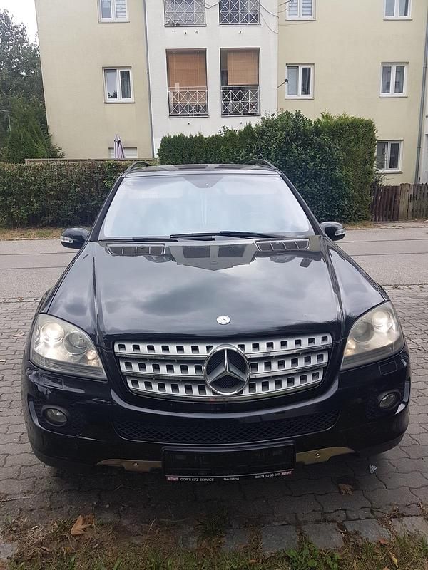 Schwarz Gebraucht 2007 Mercedes ML320 SUV | 7.200 € (Fairer Preis) - Bild 1/4