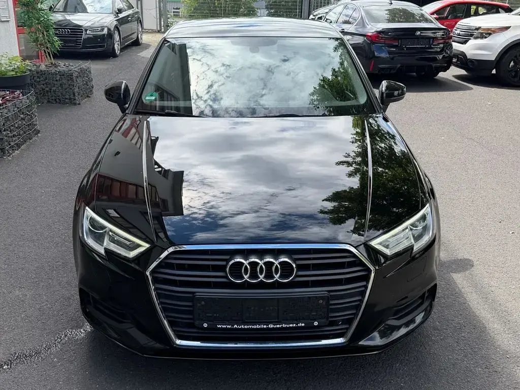Gebraucht Audi A3 Basis 116 PS (85 kW) 2019 Schwarz Limousine