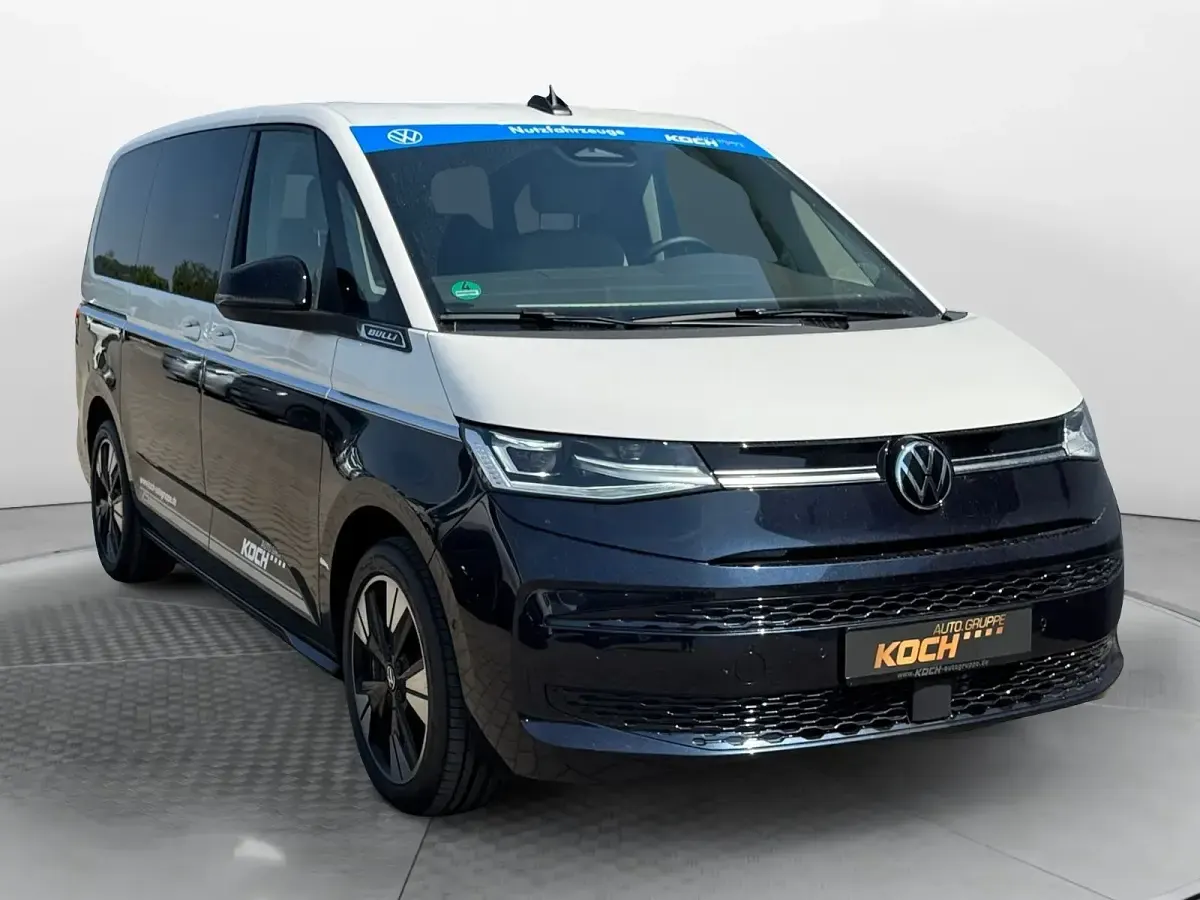 Gebraucht VW Multivan 150 PS (110 kW) 2026 Candyweiß/ starlight blue met Van / Kleinbus
