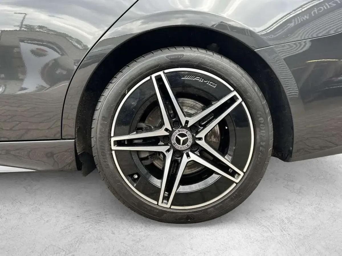 Gebraucht Mercedes C200 AMG 204 PS (150 kW) 2023 Grau Limousine