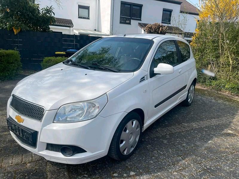 Gebraucht Chevrolet Aveo 86 PS (63 kW) 2009 Weiß Kleinwagen