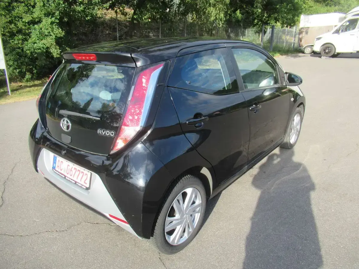 Gebraucht Toyota Aygo X-play 69 PS (50 kW) 2016 Schwarz Kleinwagen