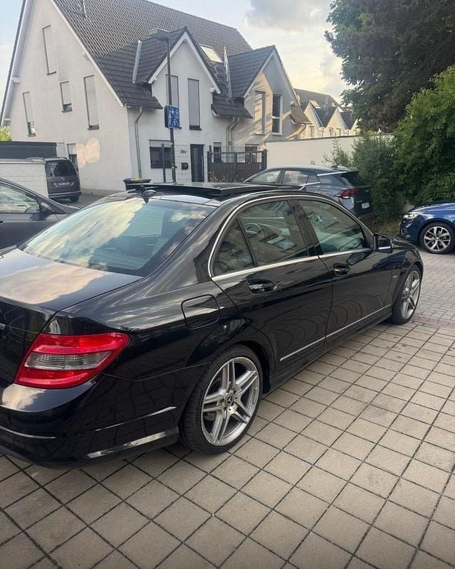 Schwarz Gebraucht 2009 Mercedes C220 AMG Limousine | 7.299 € (Guter Preis) - Bild 1/4