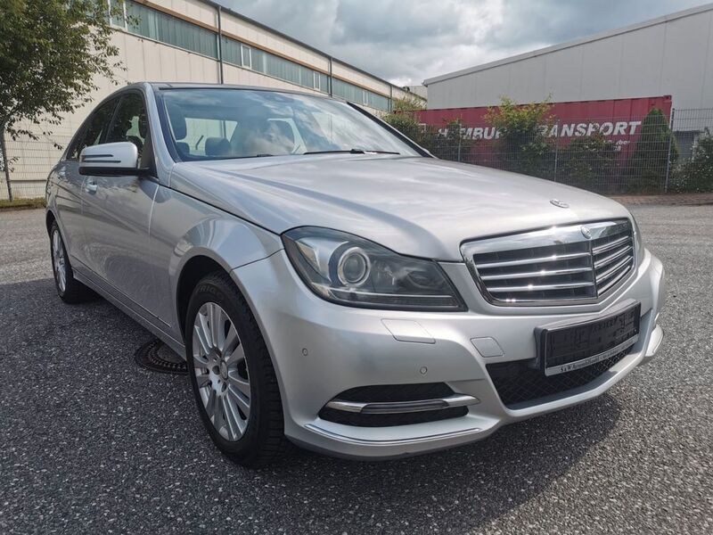 Silber Gebraucht 2013 Mercedes C200 Elegance Limousine | 7.999 € (Superpreis) - Bild 1/4