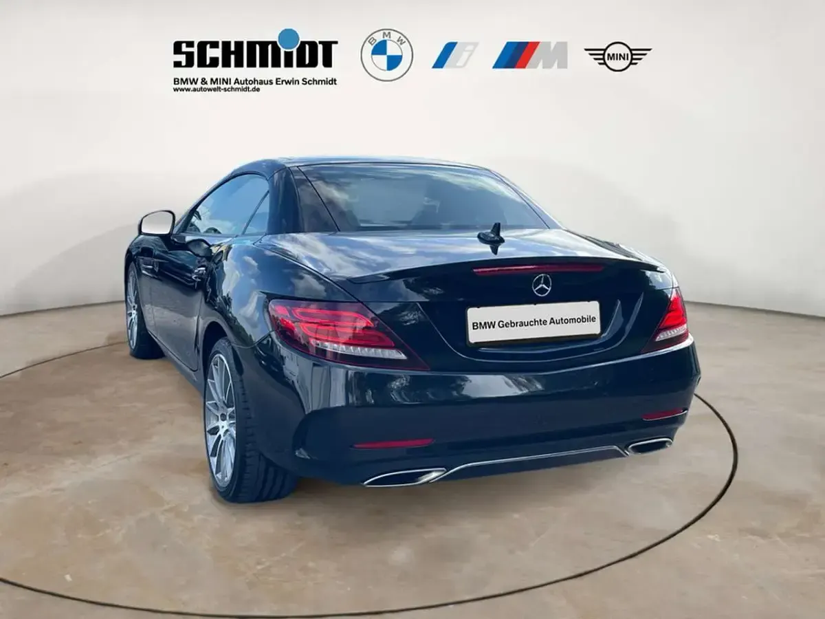 Gebraucht Mercedes SLC200 AMG line Plus 184 PS (135 kW) 2016 Obsidianschwarz metallic Cabrio