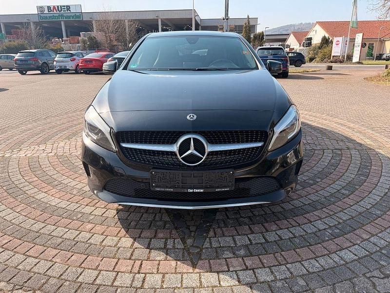 Gebraucht Mercedes A180 109 PS (80 kW) 2018 Schwarz Limousine