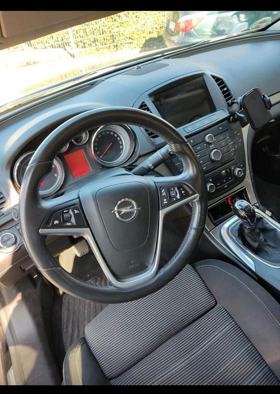 Schwarz Gebraucht 2011 Opel Astra Kombi | 1.500 € (Guter Preis) - Bild 1/4