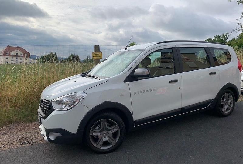 Gebraucht Dacia Lodgy Stepway 116 PS (85 kW) 2022 Weiß Van / Kleinbus