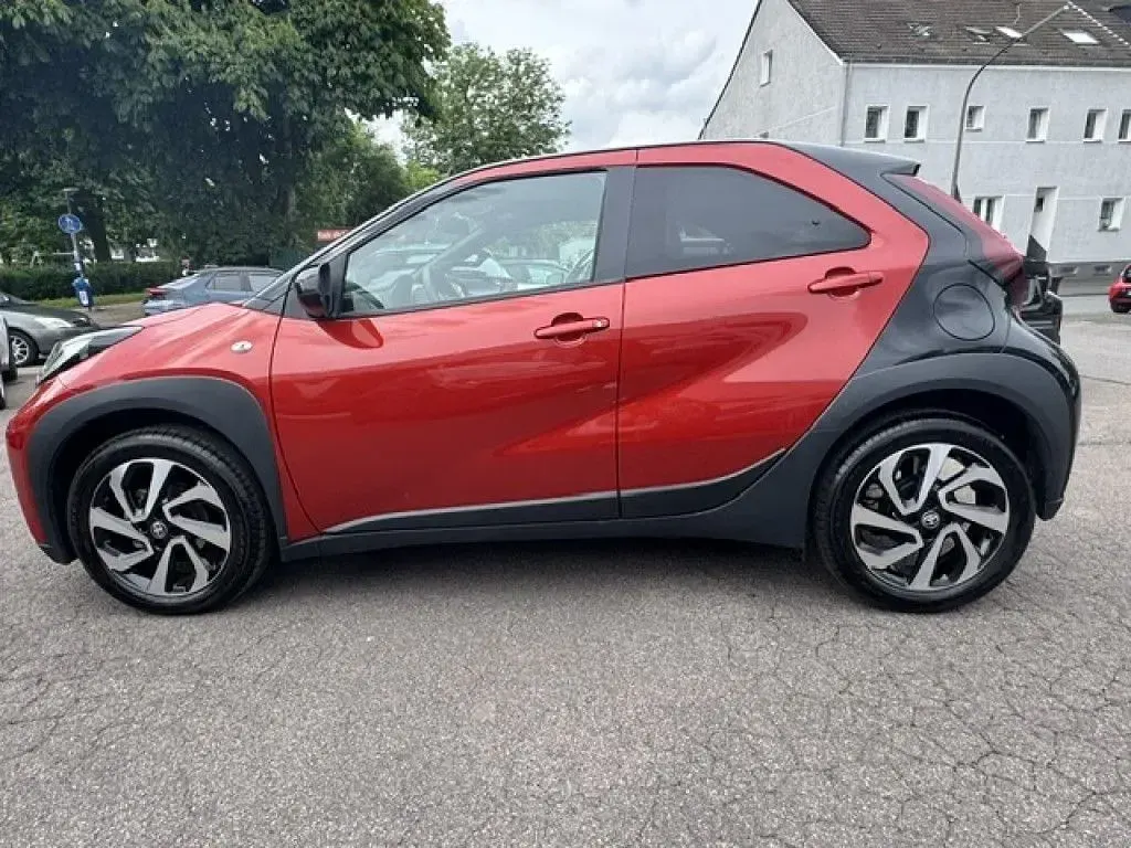 Gebraucht Toyota Aygo X 72 PS (52 kW) 2025 Rot SUV