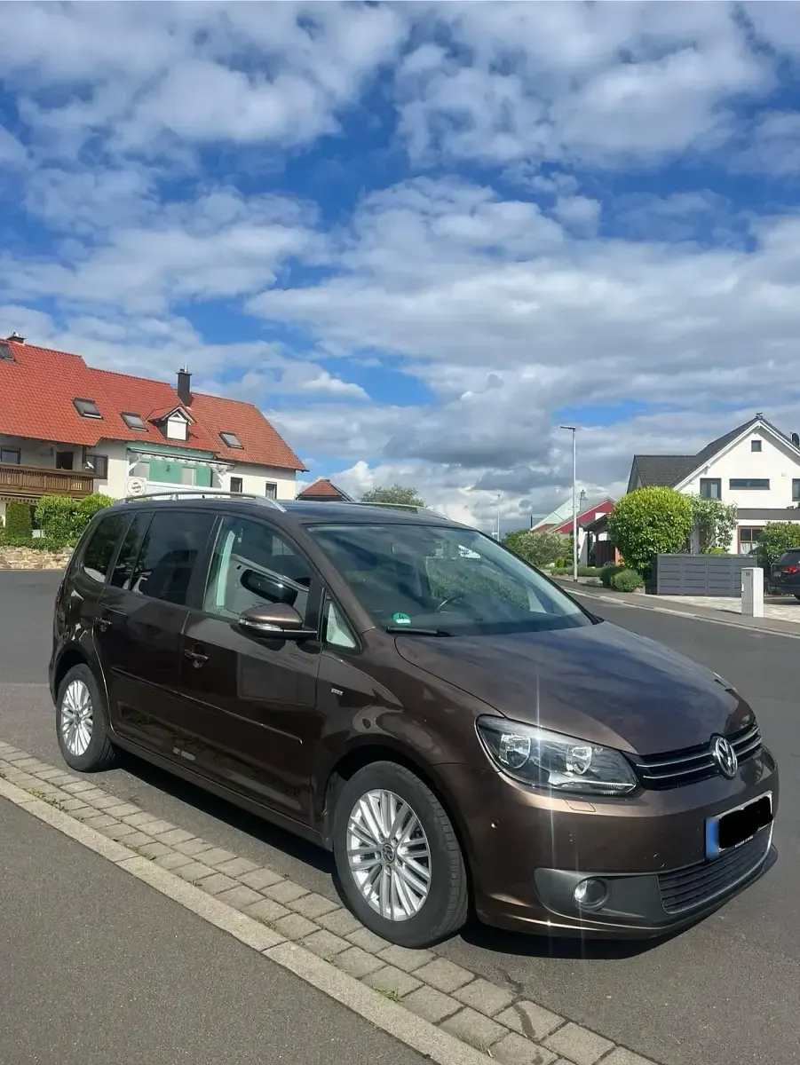 Gebraucht VW Touran Cup 140 PS (102 kW) 2014 Braun Van / Kleinbus