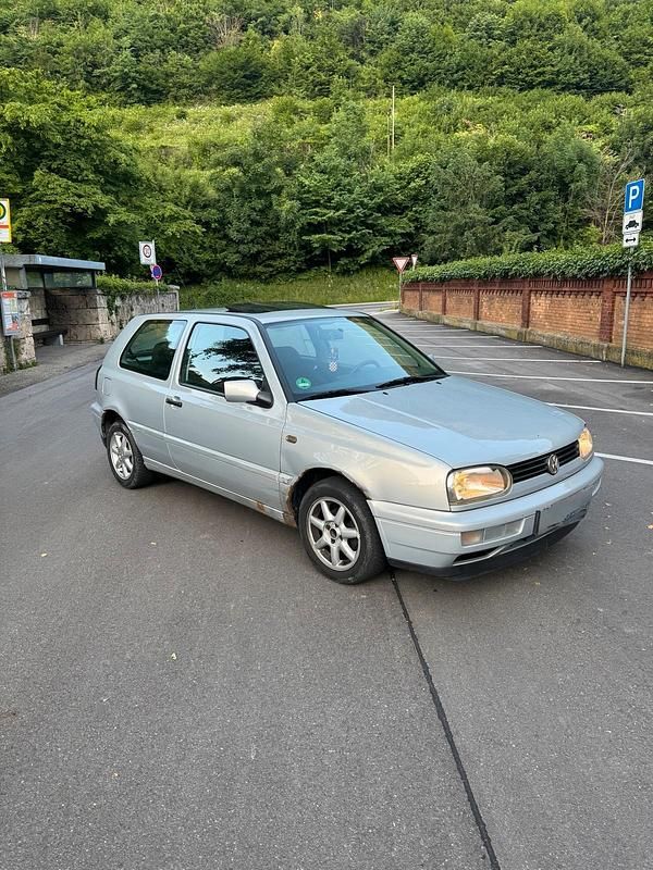 Silber Gebraucht 1997 VW Golf III Kleinwagen | 1.690 € (Guter Preis) - Bild 1/4