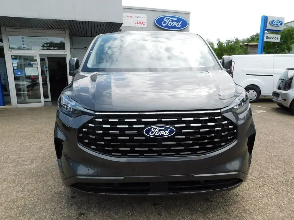 Neu Ford Tourneo Titanium 170 PS (125 kW) 2026 Grau Van / Kleinbus