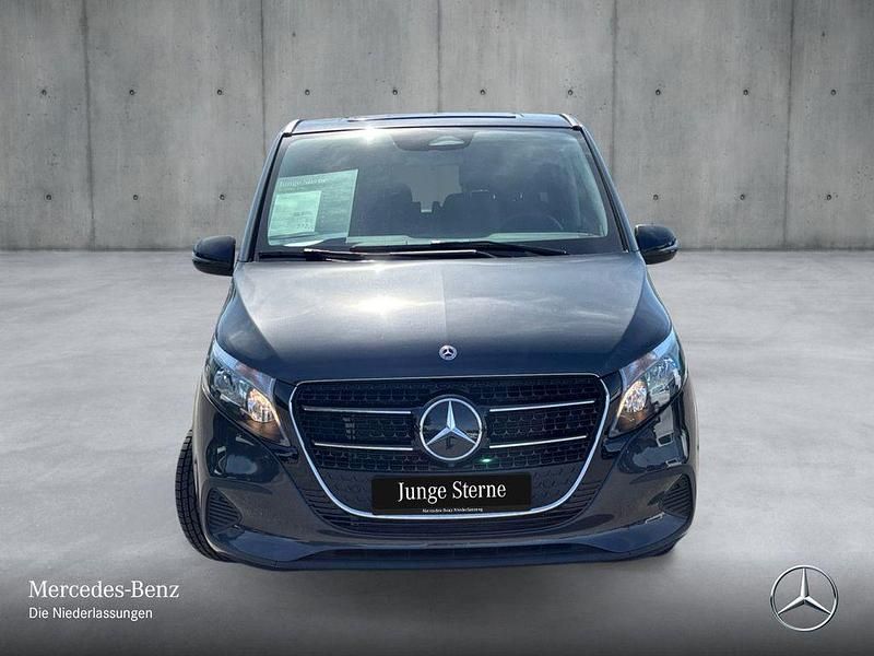 Gebraucht Mercedes V220 163 PS (119 kW) 2025 Grau Van / Kleinbus