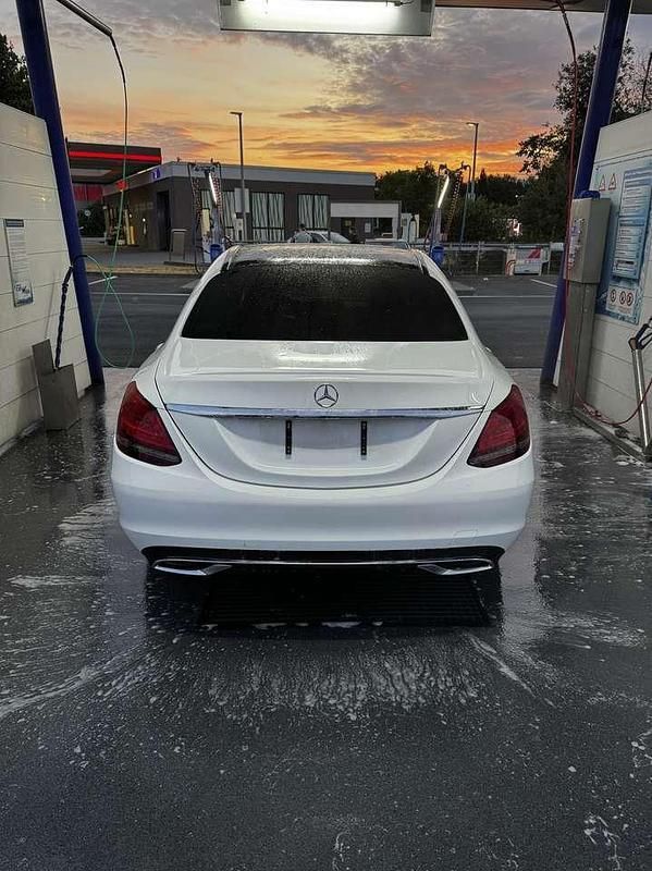 Weiß Gebraucht 2018 Mercedes C200 Limousine | 24.800 € (Teuer) - Bild 1/4