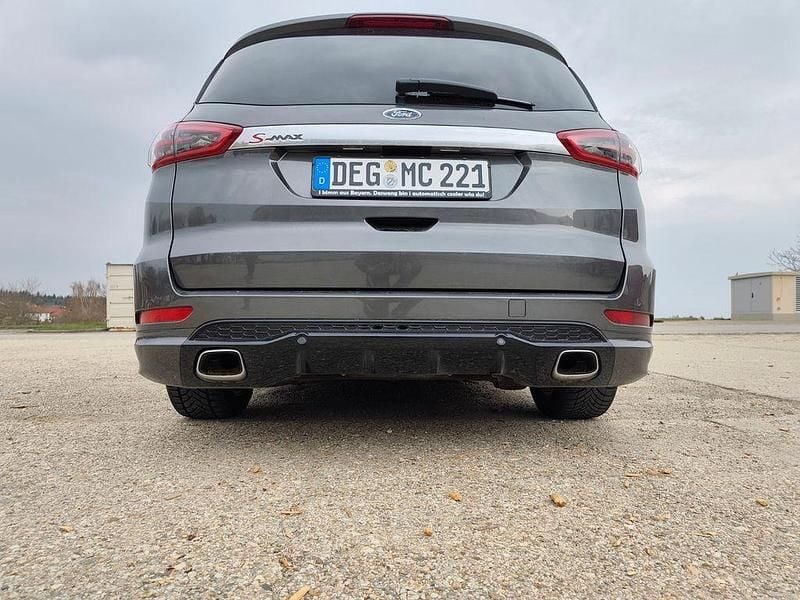 Gebraucht Ford S-MAX Titanium 179 PS (131 kW) 2016 Grau Van / Kleinbus