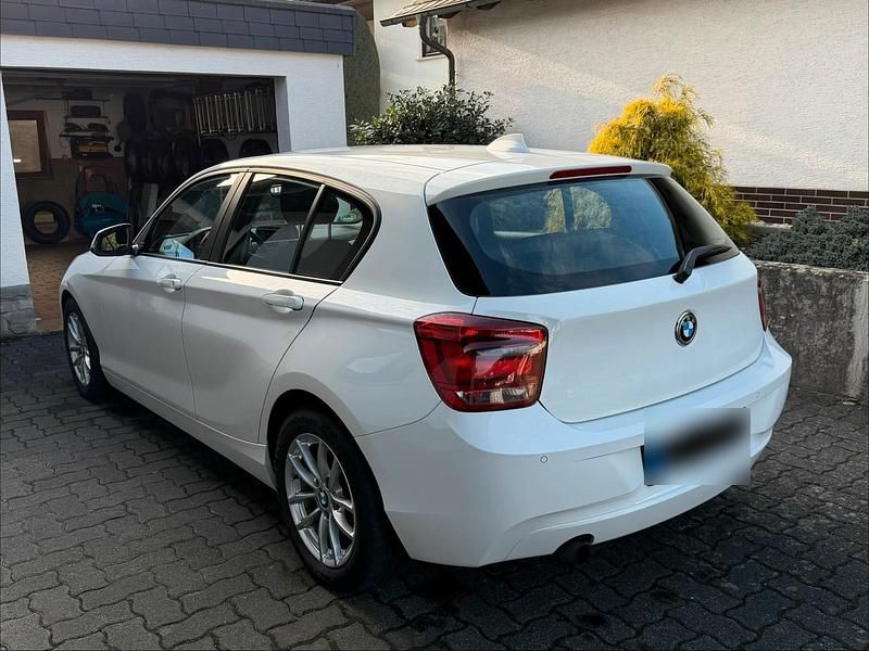 Gebraucht BMW 114 102 PS (75 kW) 2013 Weiß Kleinwagen