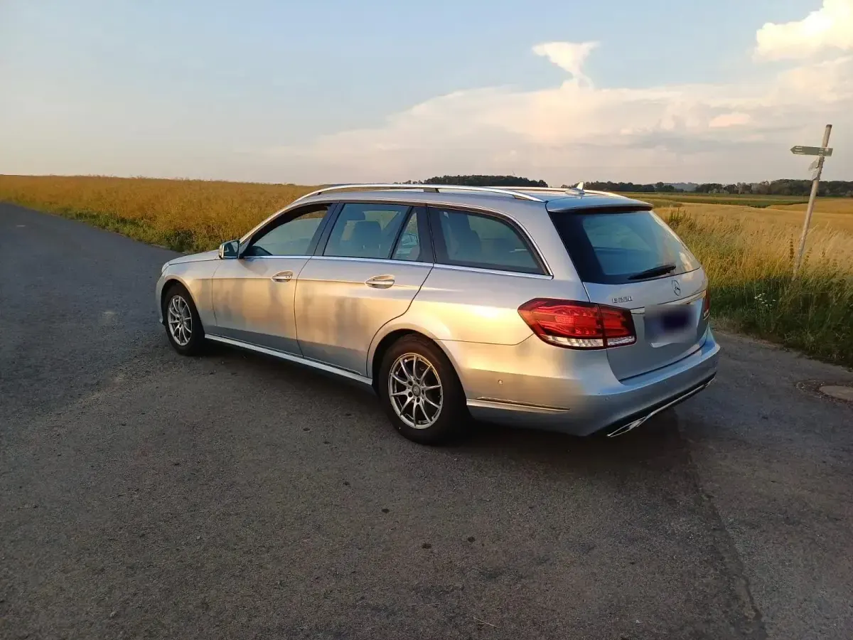 Gebraucht Mercedes E220 Edition 170 PS (125 kW) 2016 Blau Kombi
