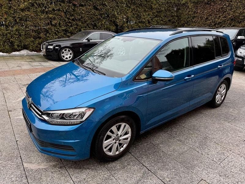 Blau Gebraucht 2020 VW Touran Comfortline Van / Kleinbus | 14.980 € (Superpreis) - Bild 1/4