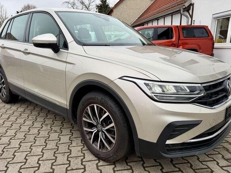 Gebraucht VW Tiguan 250 PS (183 kW) 2023 Silber SUV